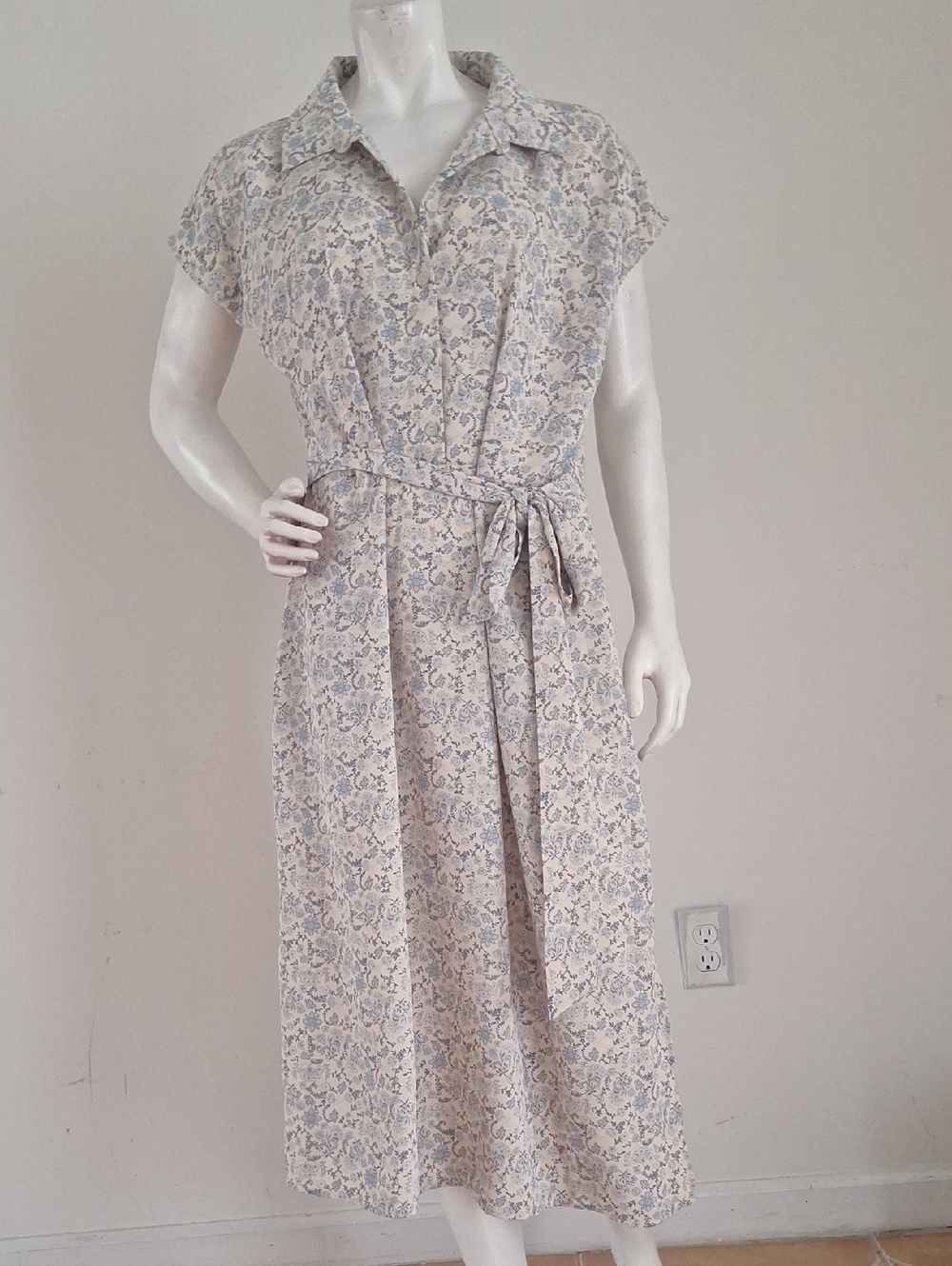 Lucky Brand Cream and Light Blue Floral Midi Shirtdress with Tie Waist